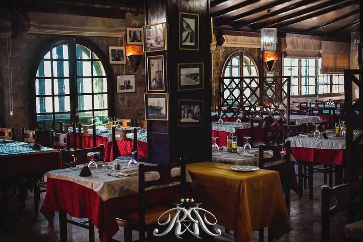 Dining 8 of 17