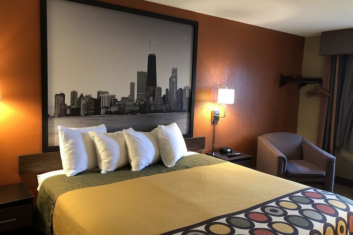1 King Bed (2 of 6)