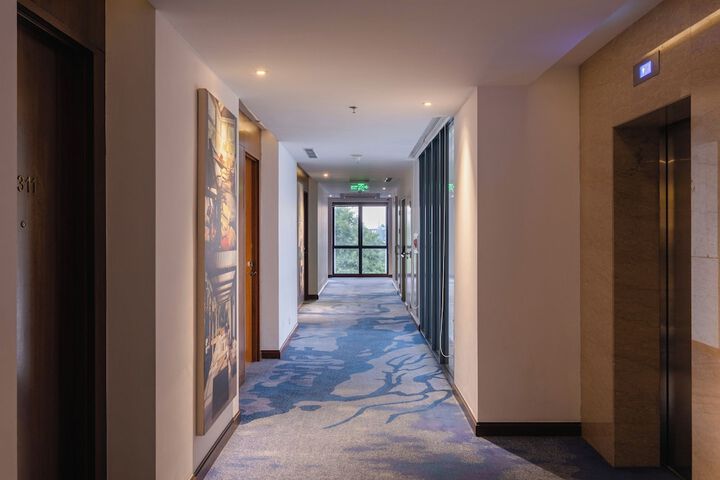 Ballroom/Hall 35 of 42