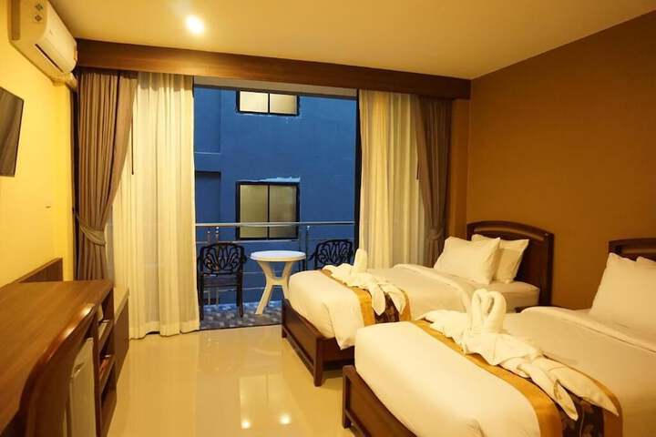 Room 21 of 38