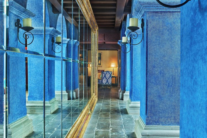 Entrance & Lobby