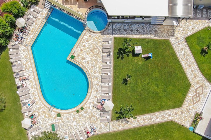 Pool 42 of 100