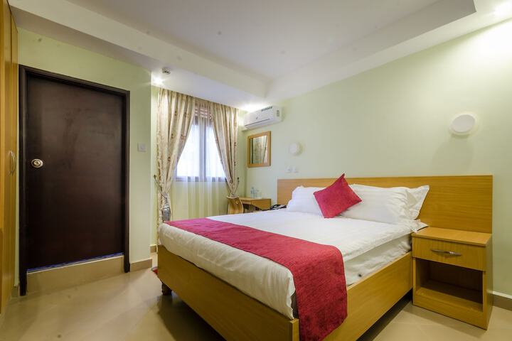 Room 5 of 38