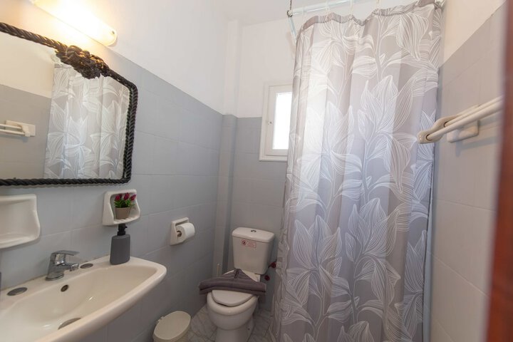 Room 42 of 47