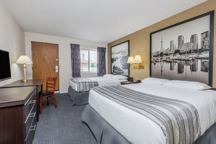 1 King Bed Suite (5 of 9)