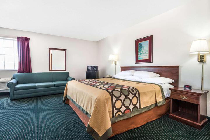 1 King Bed (2 of 8)