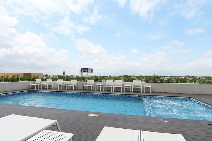 Pool 40 of 78