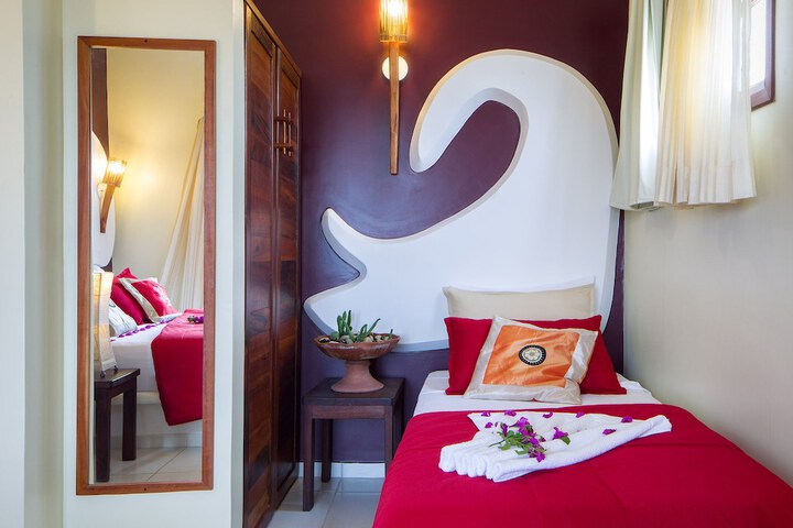 Room 4 of 36