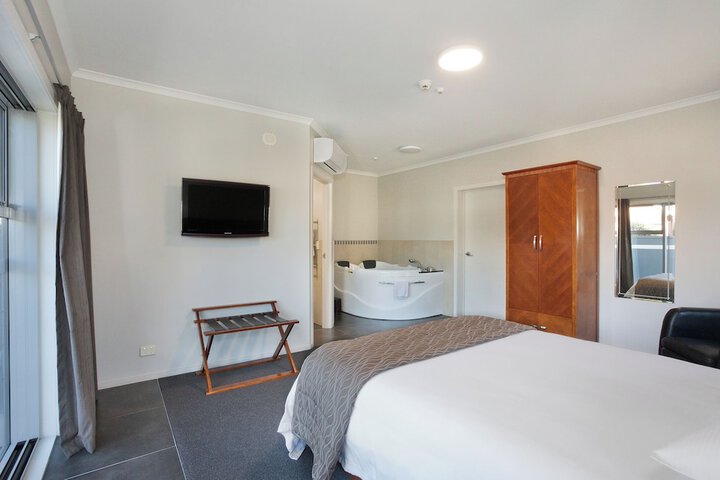 Room 13 of 50