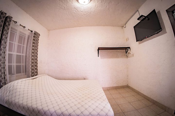 Room 25 of 64
