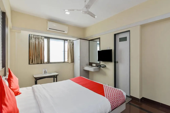 Room 4 of 18
