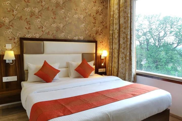 Room 4 of 10