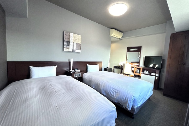 Room 5 of 24
