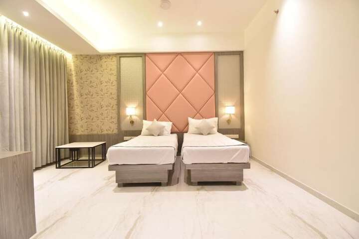Room 10 of 25