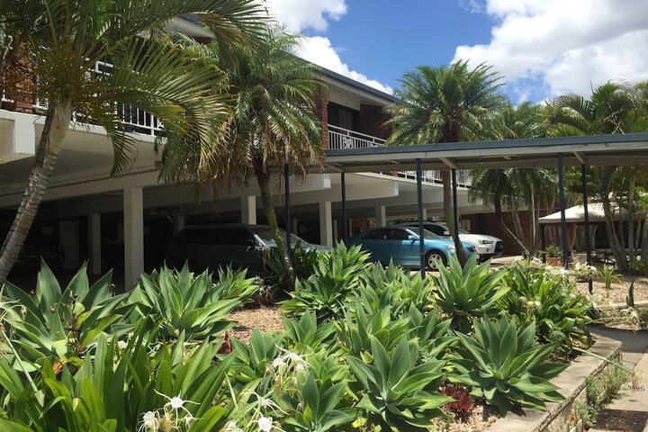 Hotel Exterior 152 of 170