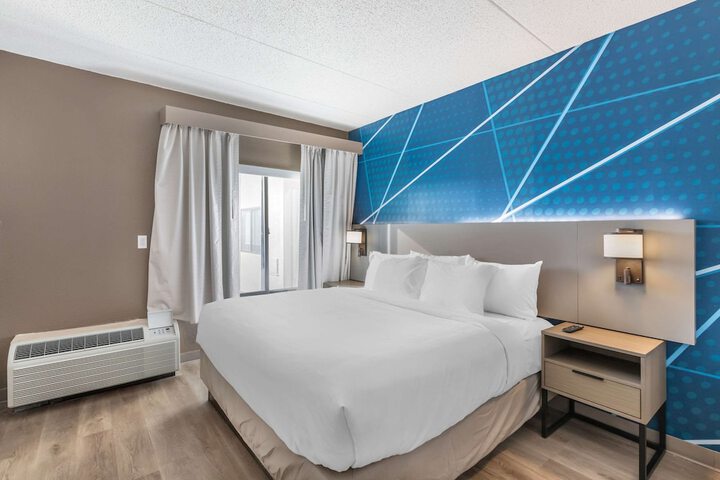1 King Bed (8 of 15)