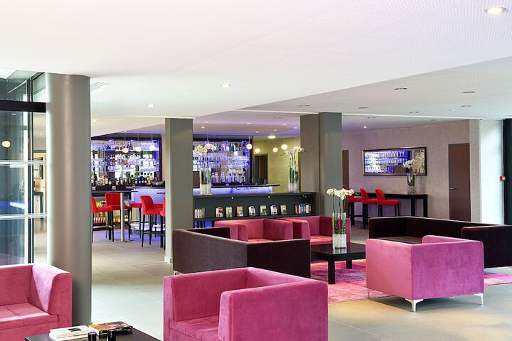 Lounge 38 of 56