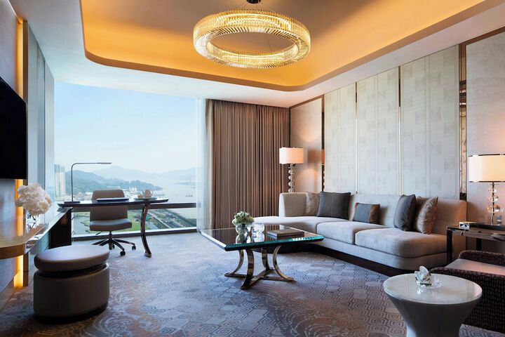 Room 28 of 60