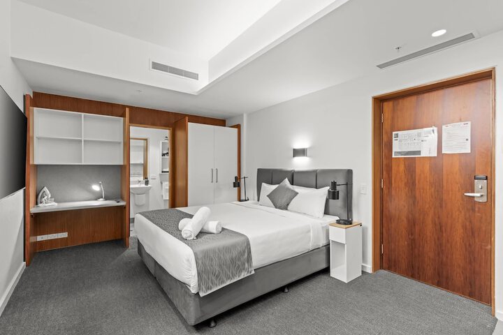 Room 4 of 19