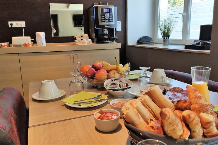 Breakfast/Coffee Service 40 of 43