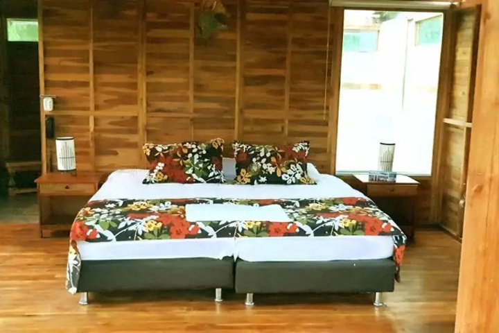 Room 2 of 10