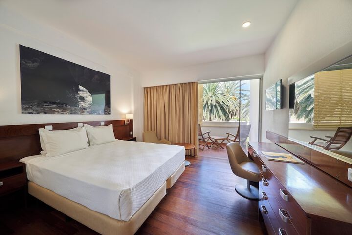 Room 6 of 39