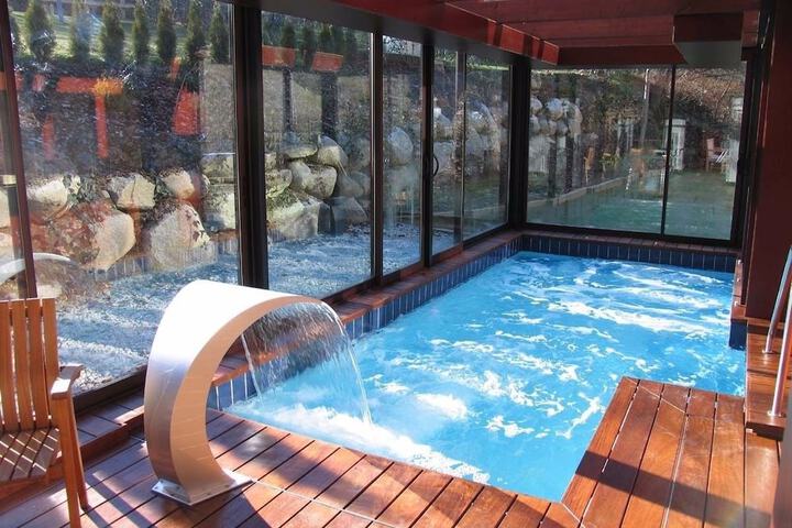 Pool 33 of 72