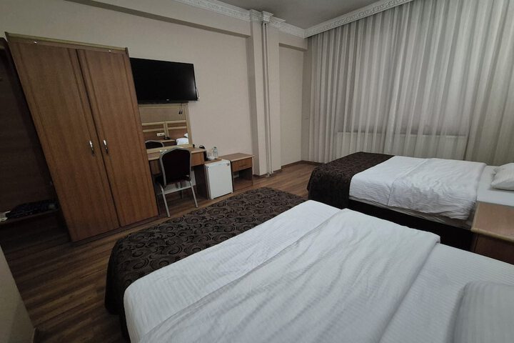 Room 8 of 12