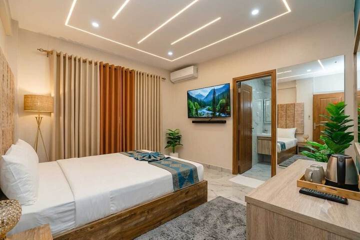 Room 11 of 30