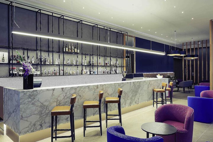 Lounge 84 of 156