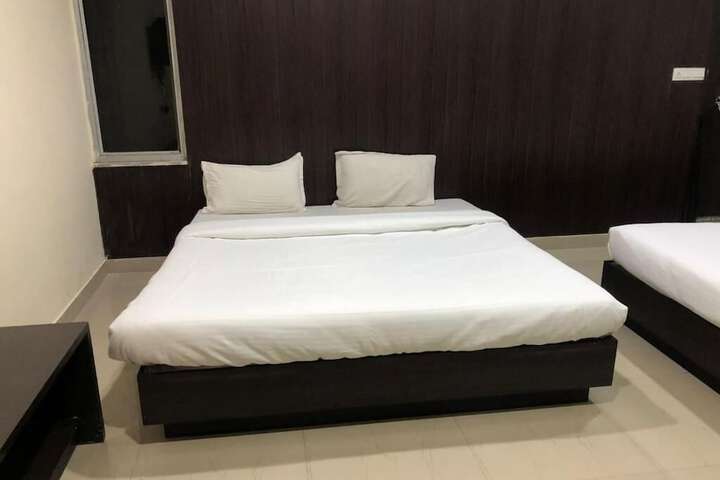 Room 10 of 37