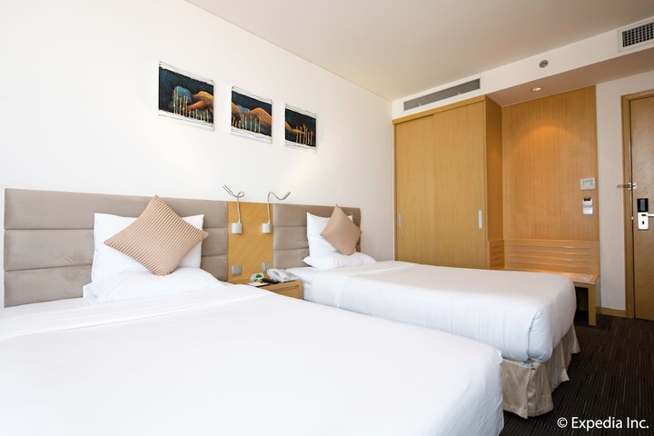 Room 10 of 65