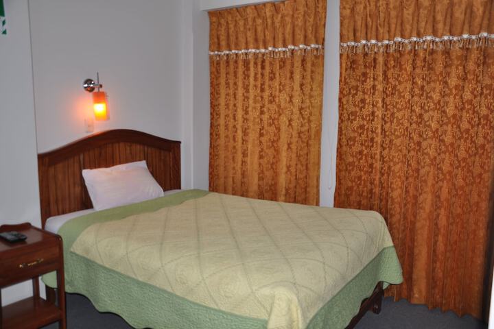 Room 13 of 28