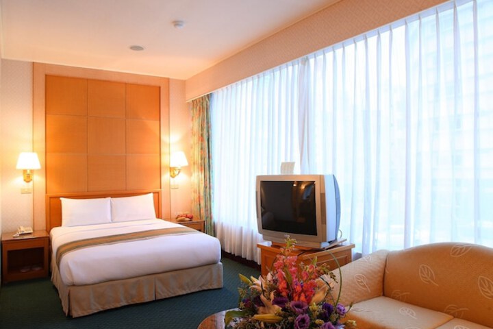 Room 12 of 32