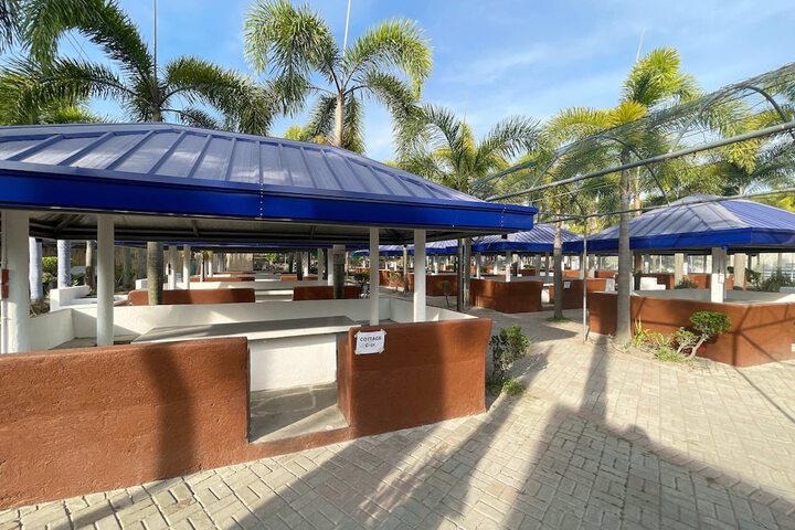 Hotel Exterior 184 of 200