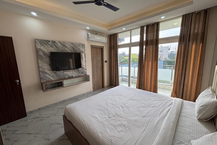 Room 2 of 14