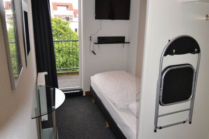 Room 3 of 42