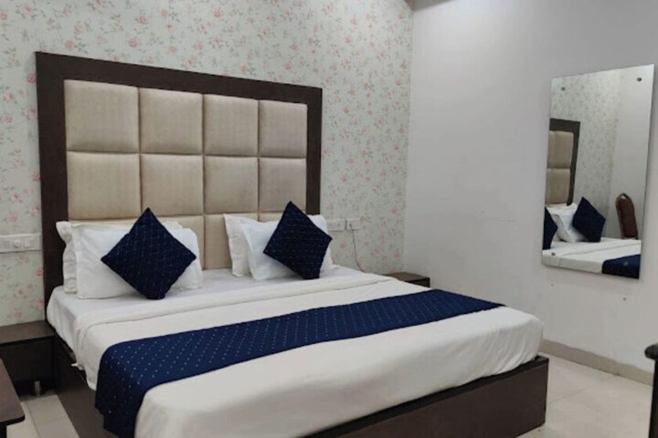 Room 6 of 22