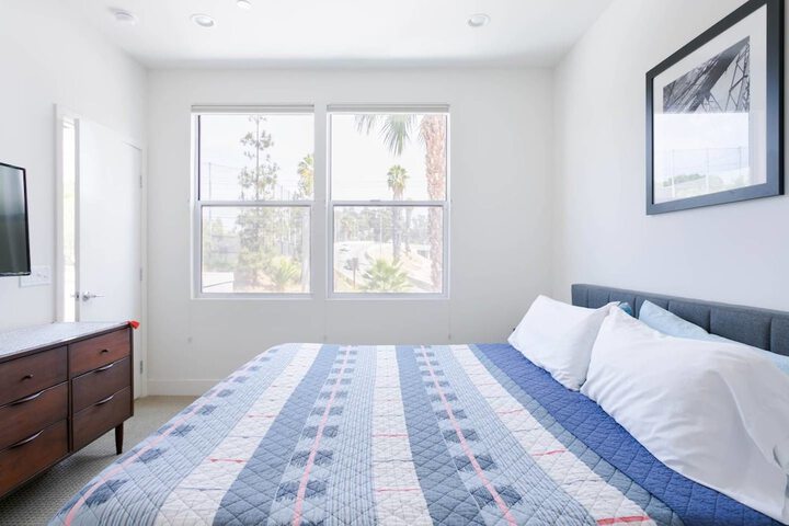 Explore Silver Lake from a Bright Eclectic Condo in Los Angeles, CA