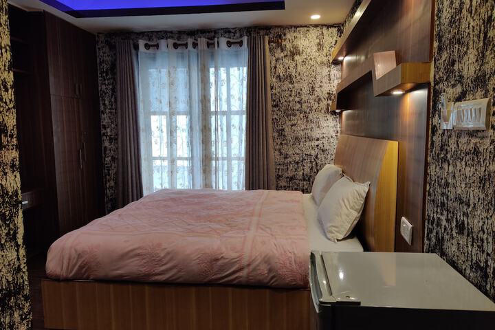 Room 15 of 32