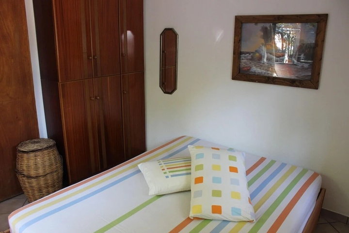 Room 2 of 10