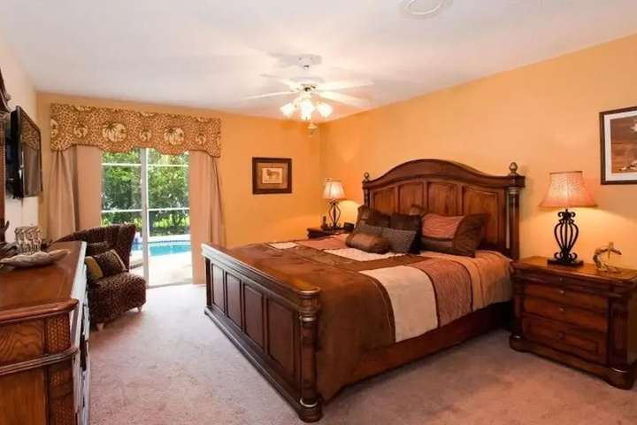 Room 5 of 17