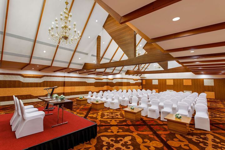 Ballroom/Hall 42 of 54