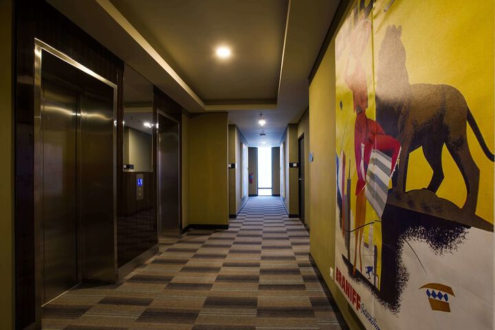 Ballroom/Hall 27 of 32