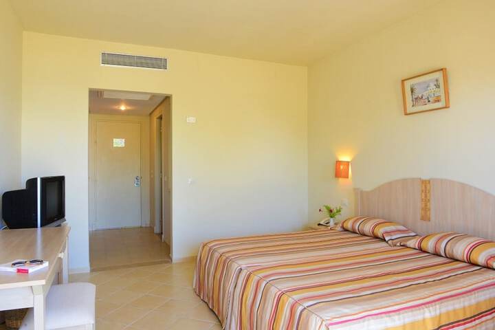 Room 8 of 12