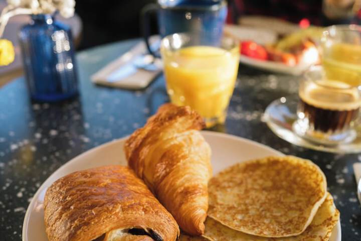 Breakfast/Coffee Service 32 of 53