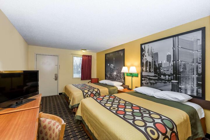 2 Queen Beds (6 of 10)