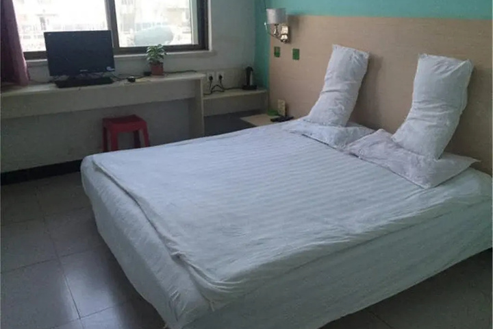 Room 9 of 12