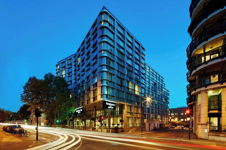 アイエン トレカ ポラロイド stay in london Do not forget- its very budget! - Review of Annexe Hotel