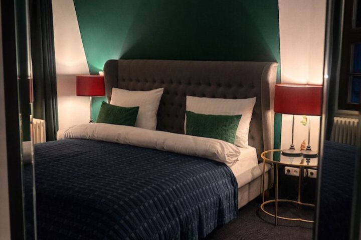 Room 16 of 37